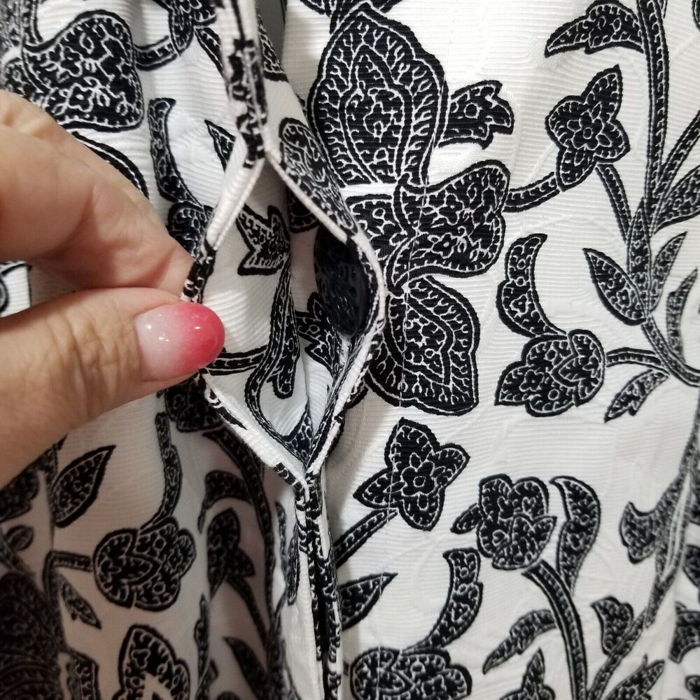 Chico's Jacket Size 3P XL Petite Black & White Embossed Floral 3/4 Sleeve Lined - Picture 3 of 12